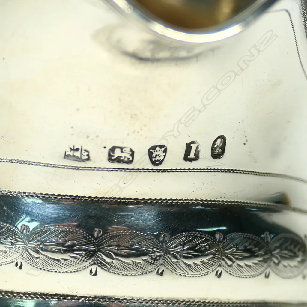 A George III silver creamer Image 1++