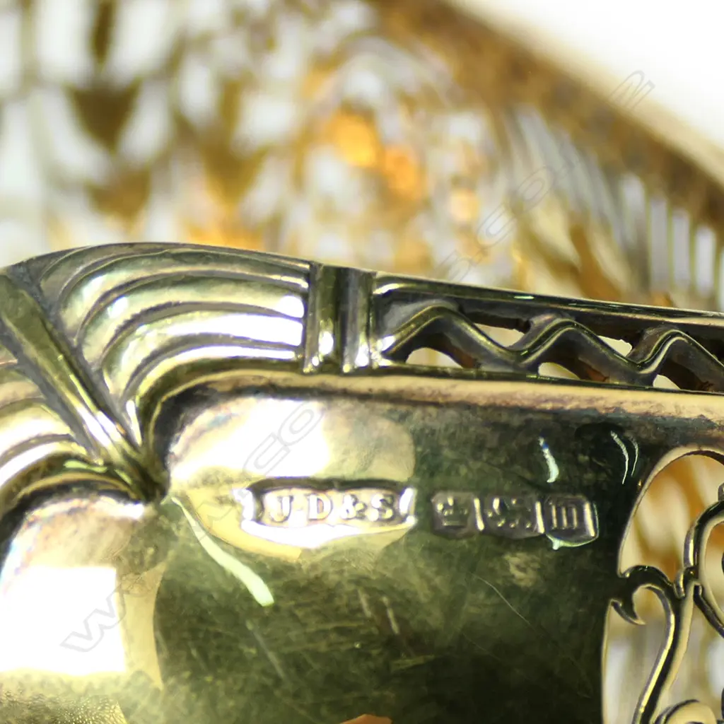 A pair of quality silver gilt boat form bonbon baskets Image 1++