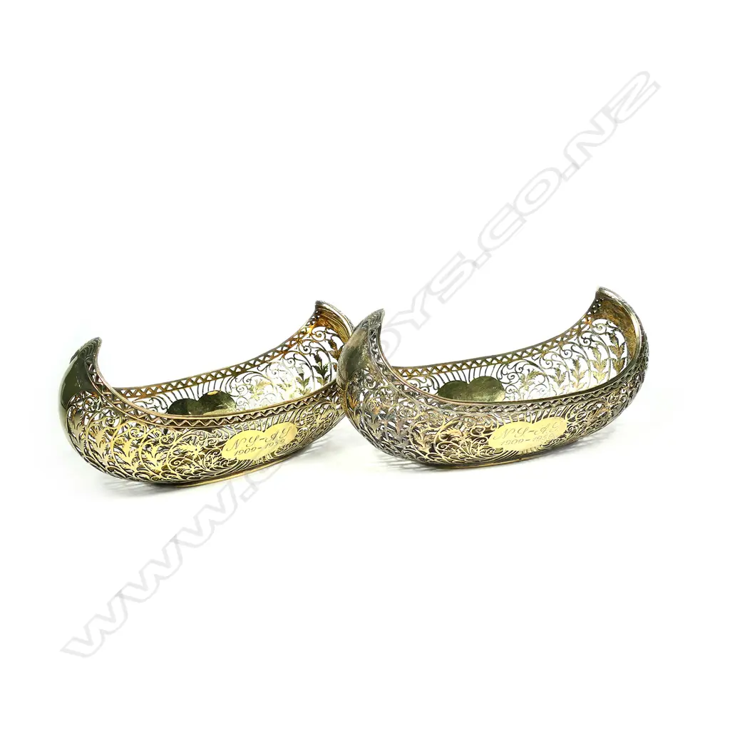 A pair of quality silver gilt boat form bonbon baskets Image 1++