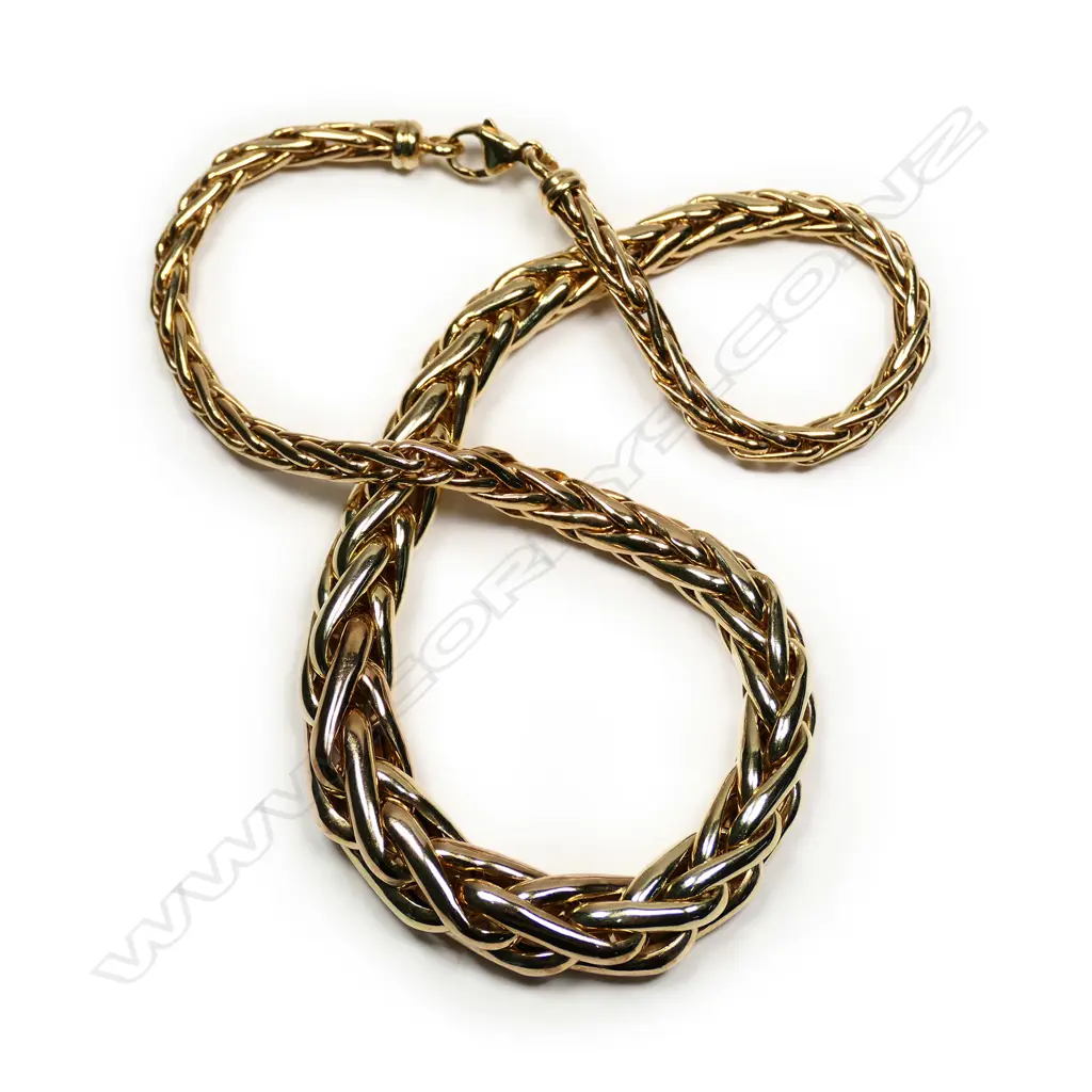 A 9ct gold necklace Image 1++