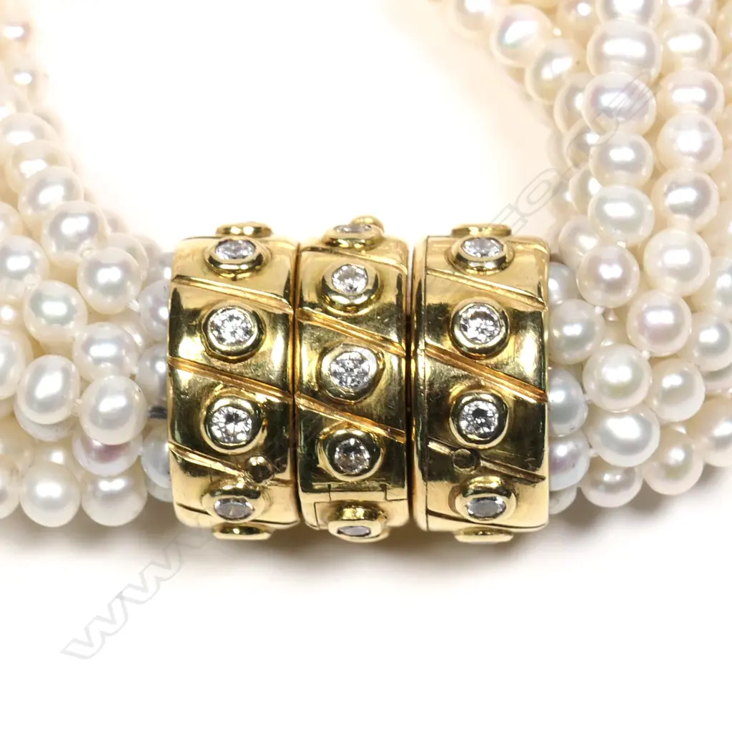 An impressive double multi-strand pearl necklace Image 1++