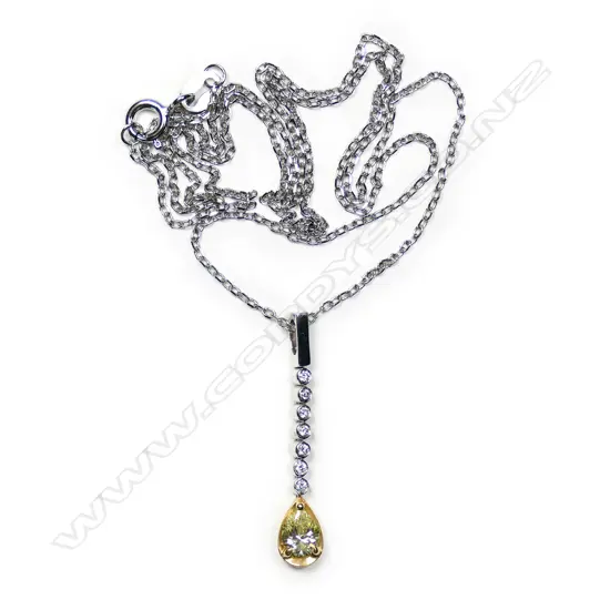 An 18ct white and yellow gold pendant necklace