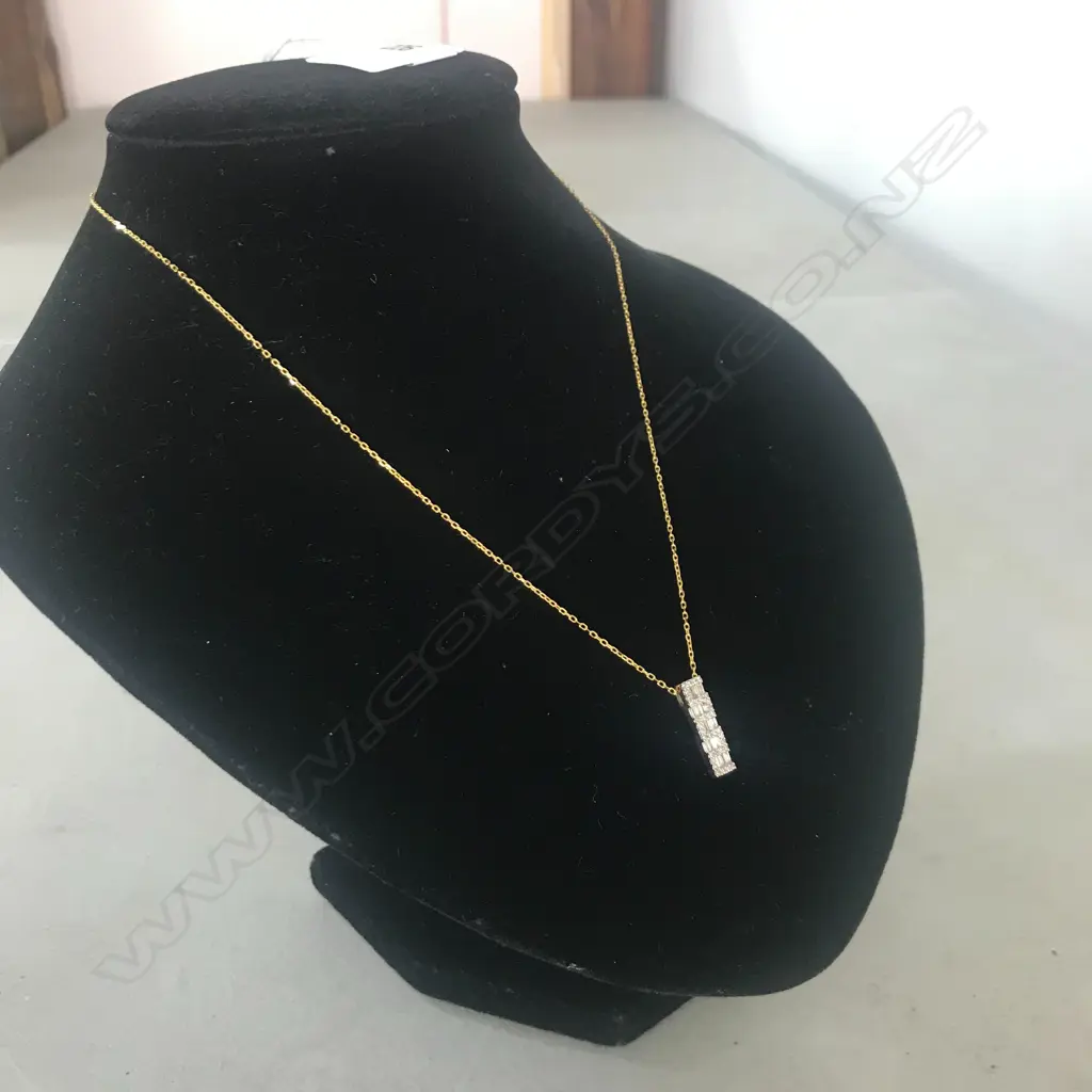 An 18ct yellow gold and diamond pendant on silver chain Image 1++
