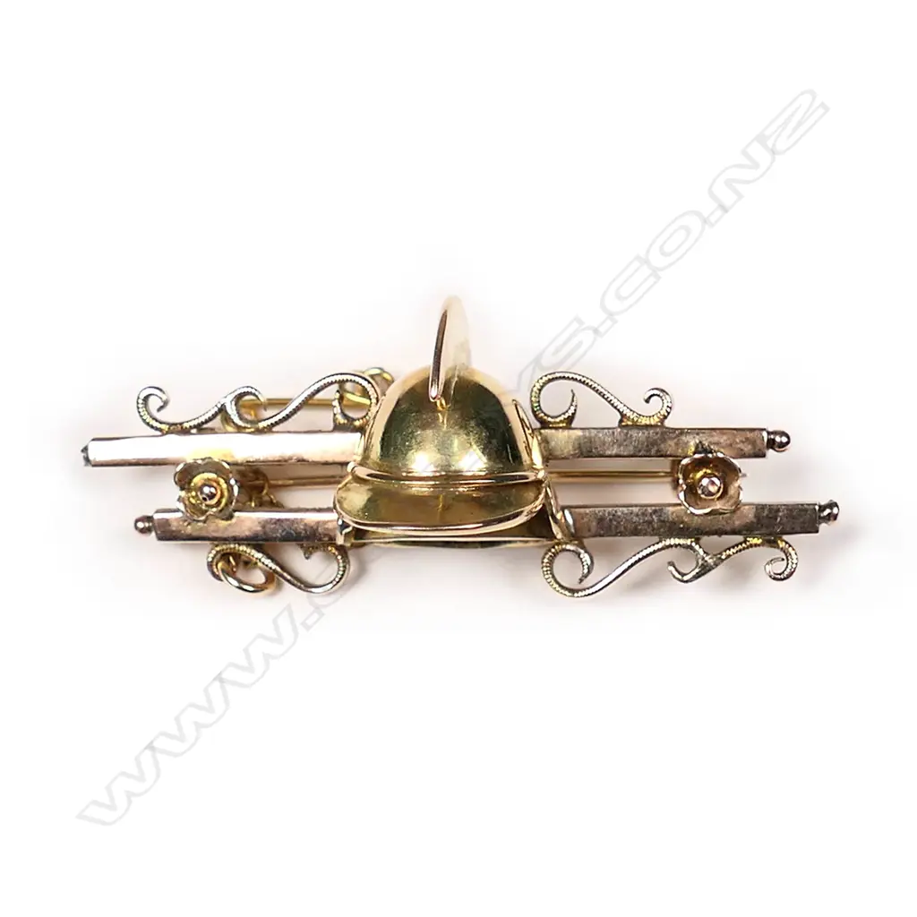 A Victorian 15ct gold bar brooch Image 1++
