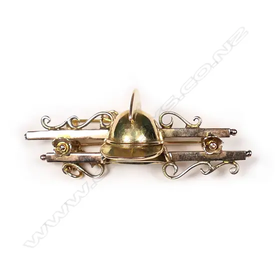 A Victorian 15ct gold bar brooch
