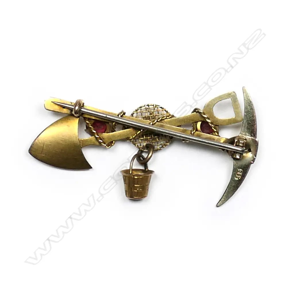 A c.1900 9ct yellow gold mining interest brooch Image 1++