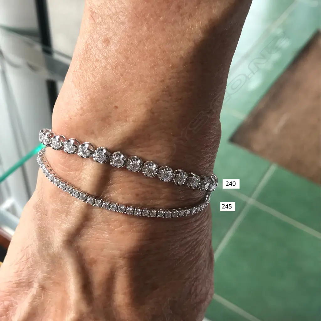 A good 18ct white gold and diamond tennis bracelet Image 1++