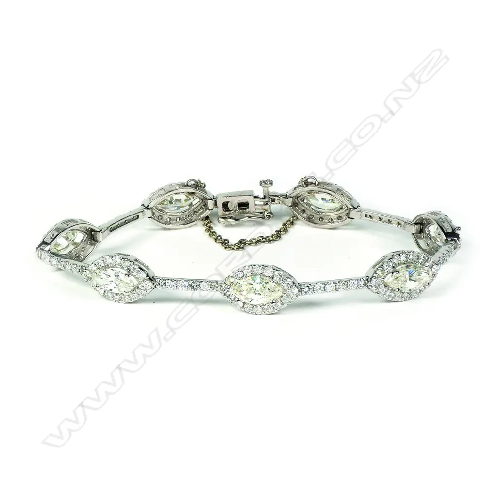 An exceptional 18ct. white gold and diamond bracelet Image 1++
