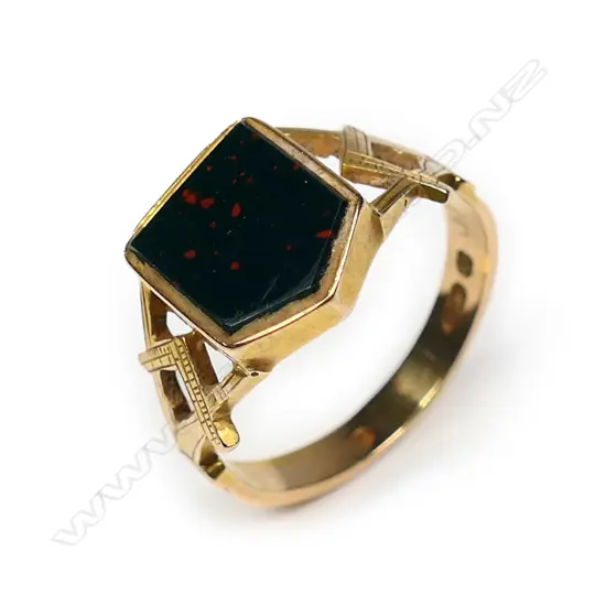 A c.1900 15ct yellow gold Masonic signet ring