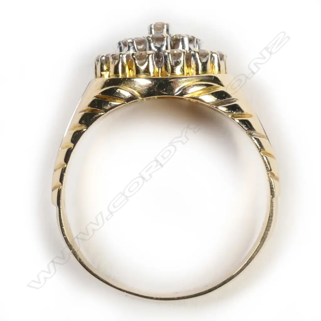 A large 14ct yellow gold and diamond cluster ring, Image 1++
