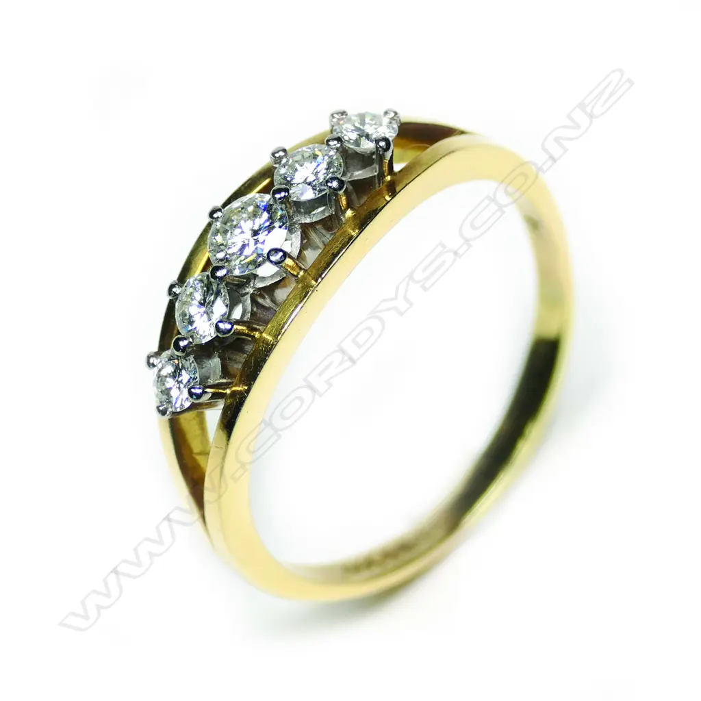 An 18ct yellow gold and five stone diamond ring Image 1++