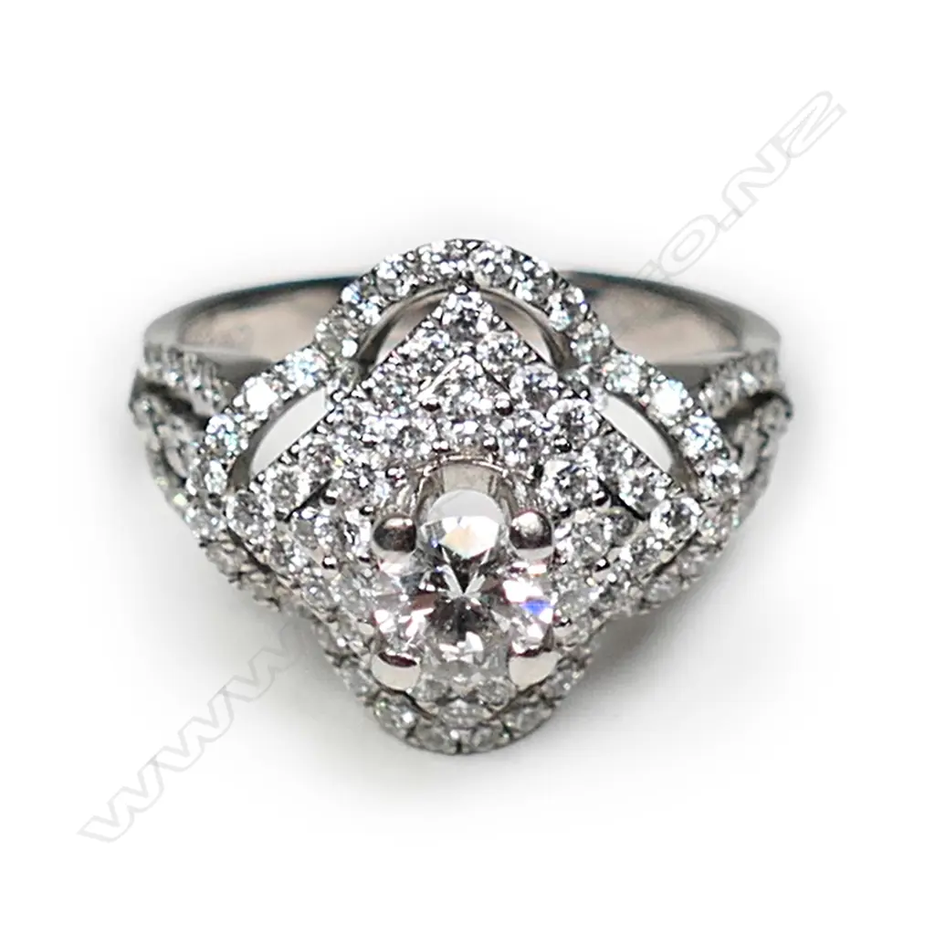 A 14ct white gold diamond cluster ring Image 1++