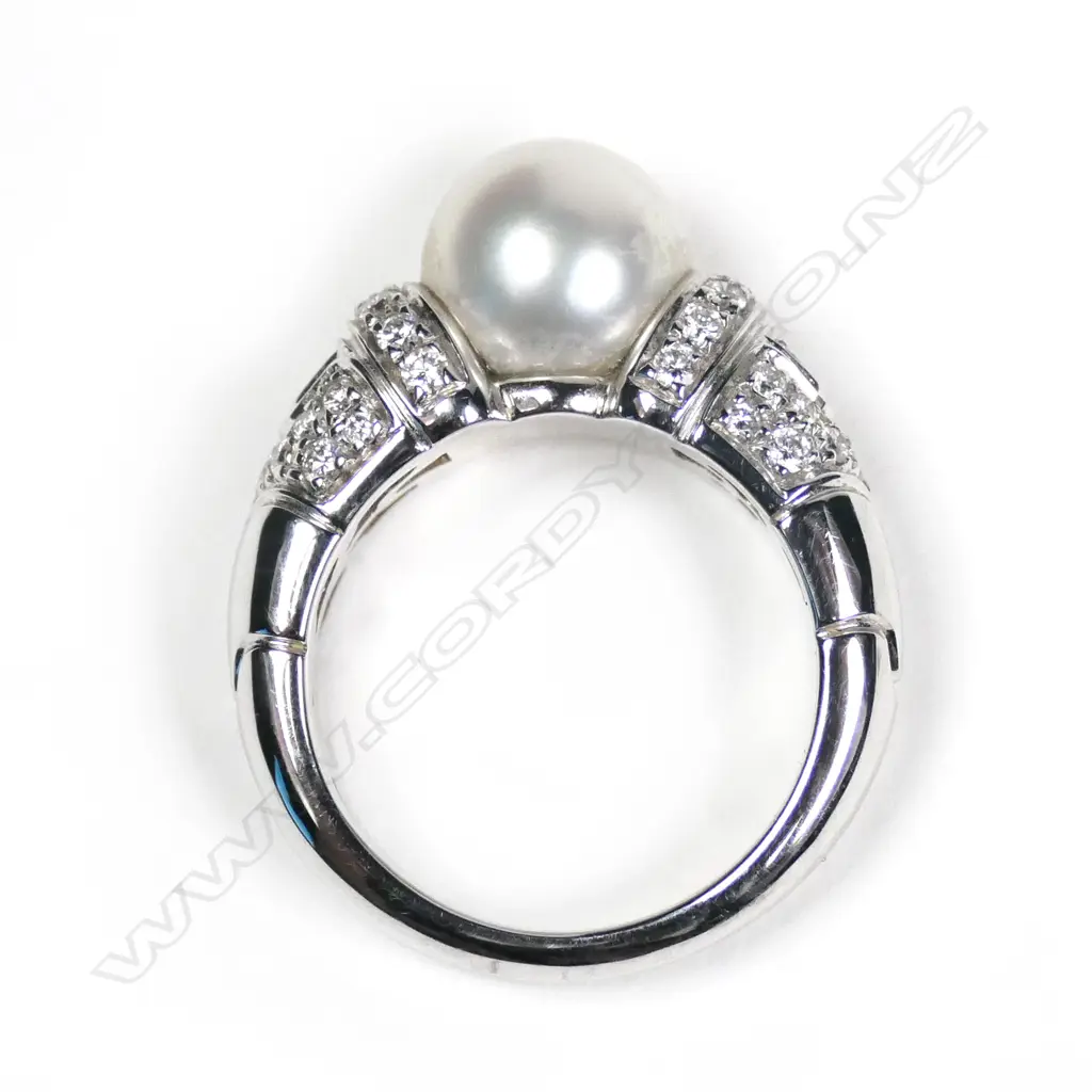 A Bvlgari 18ct white gold pearl and diamond ring Image 1++