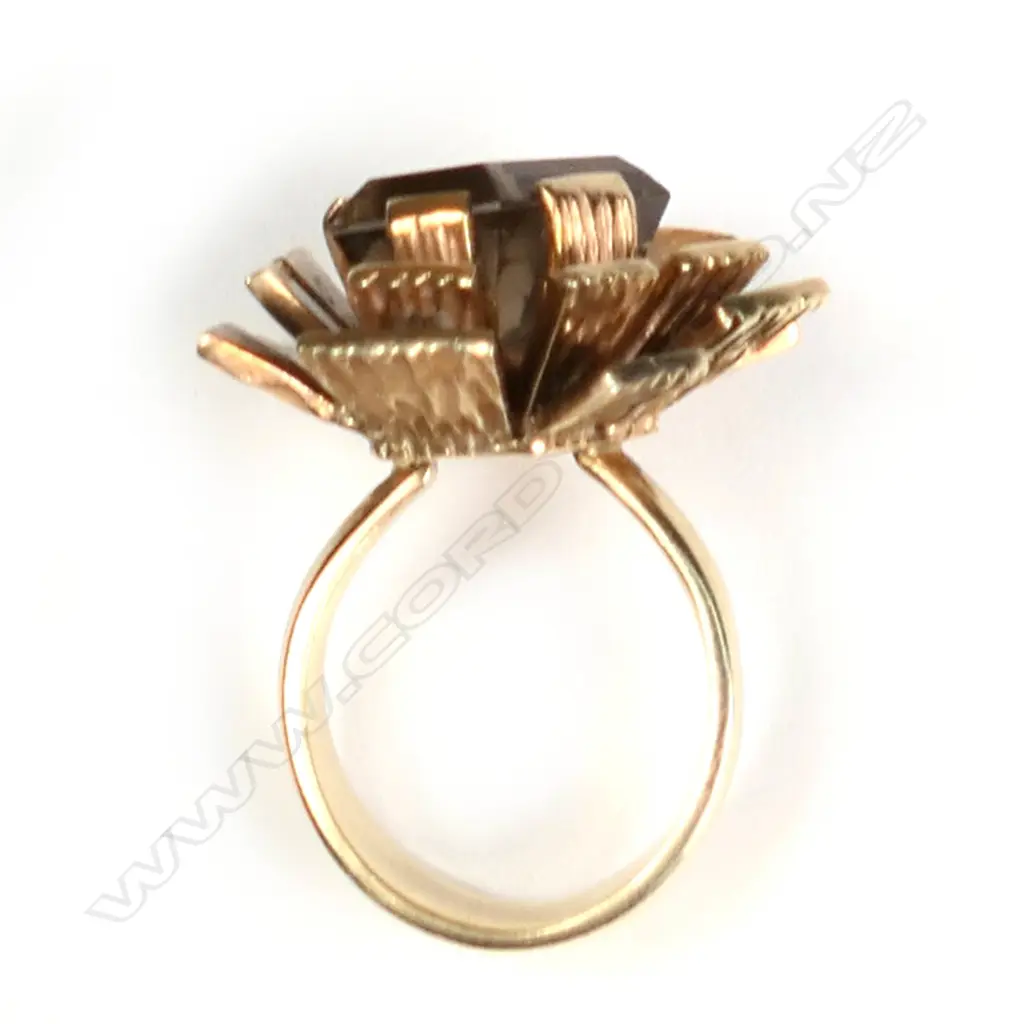 A retro 9ct gold Peter Mintern cocktail ring Image 1++