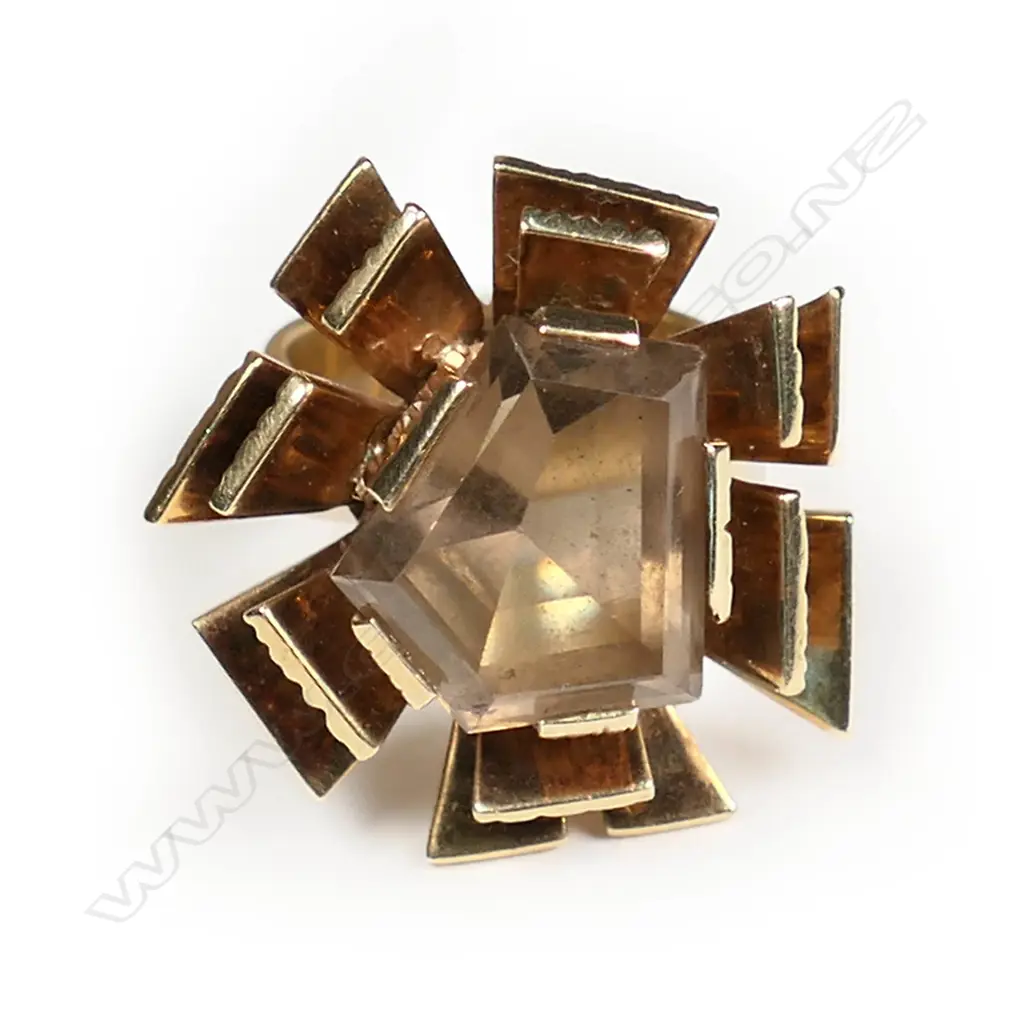 A retro 9ct gold Peter Mintern cocktail ring Image 1++