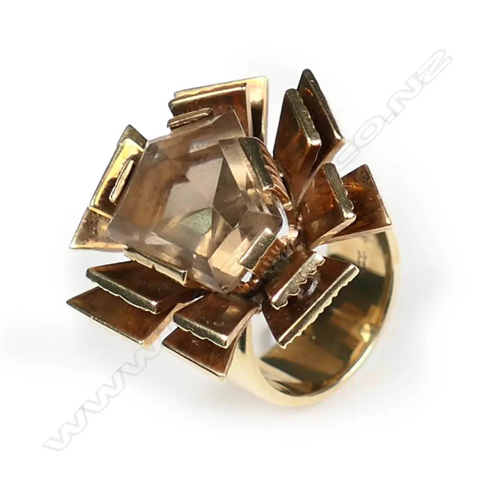 A retro 9ct gold Peter Mintern cocktail ring Image 1++