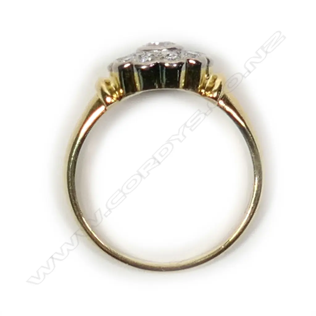 An 18ct gold and diamond cluster ring Image 1++