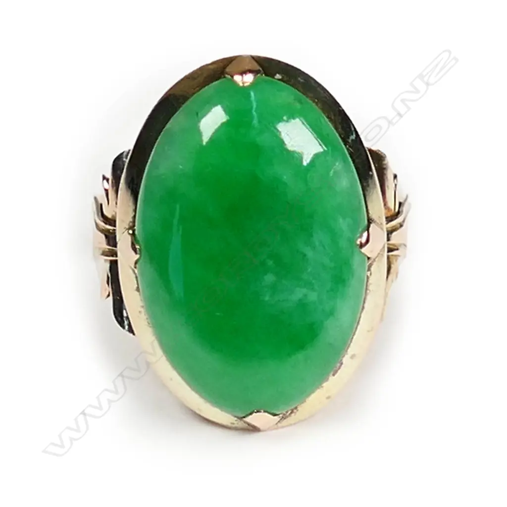 An 18ct gold jadeite and diamond suite Image 1++