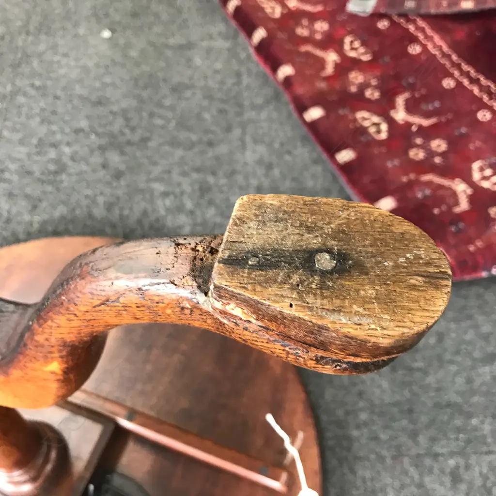 A Georgian oak tilt-top wine table Image 1++