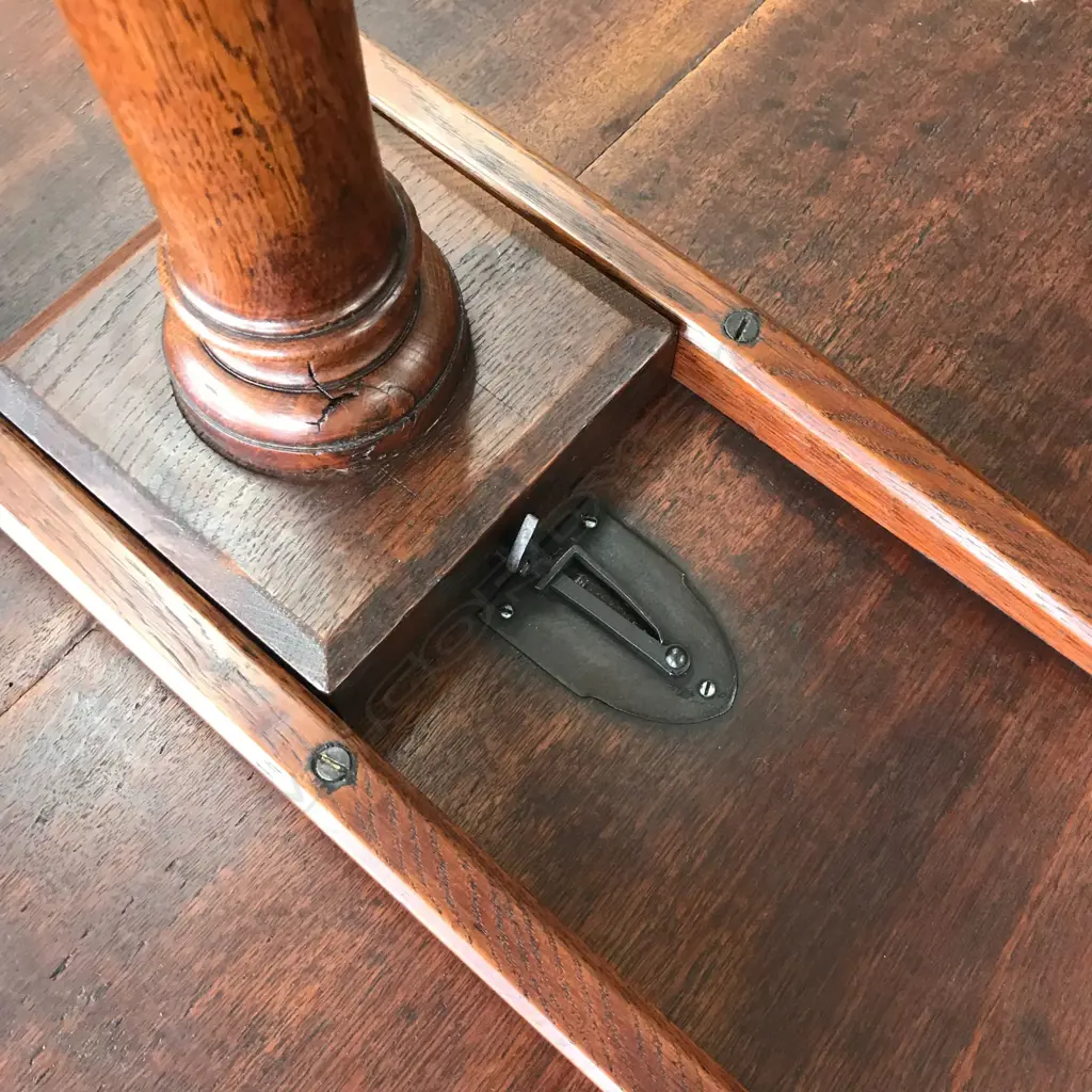 A Georgian oak tilt-top wine table Image 1++