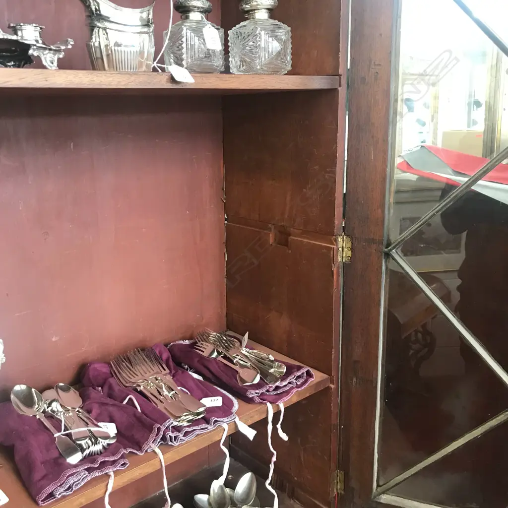 A Georgian mahogany bookcase cabinet Image 1++