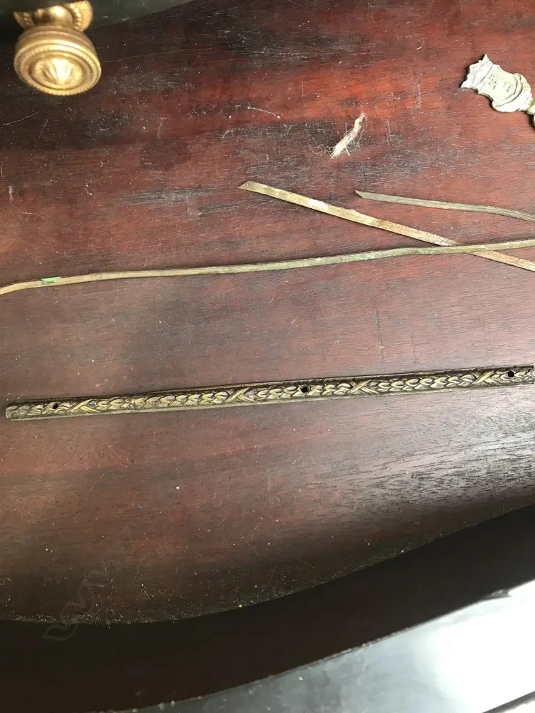 A 19thC French red tortoiseshell and cut brass Boulle marquetry bonheur du jour Image 1++