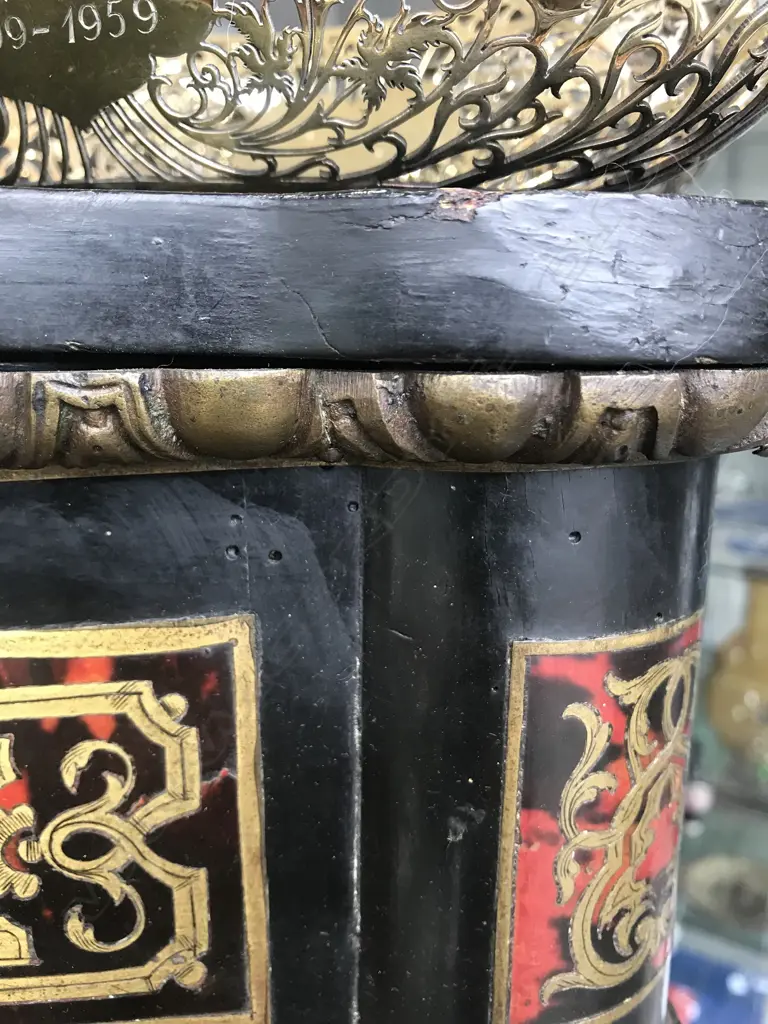 A 19thC French red tortoiseshell and cut brass Boulle marquetry bonheur du jour Image 1++