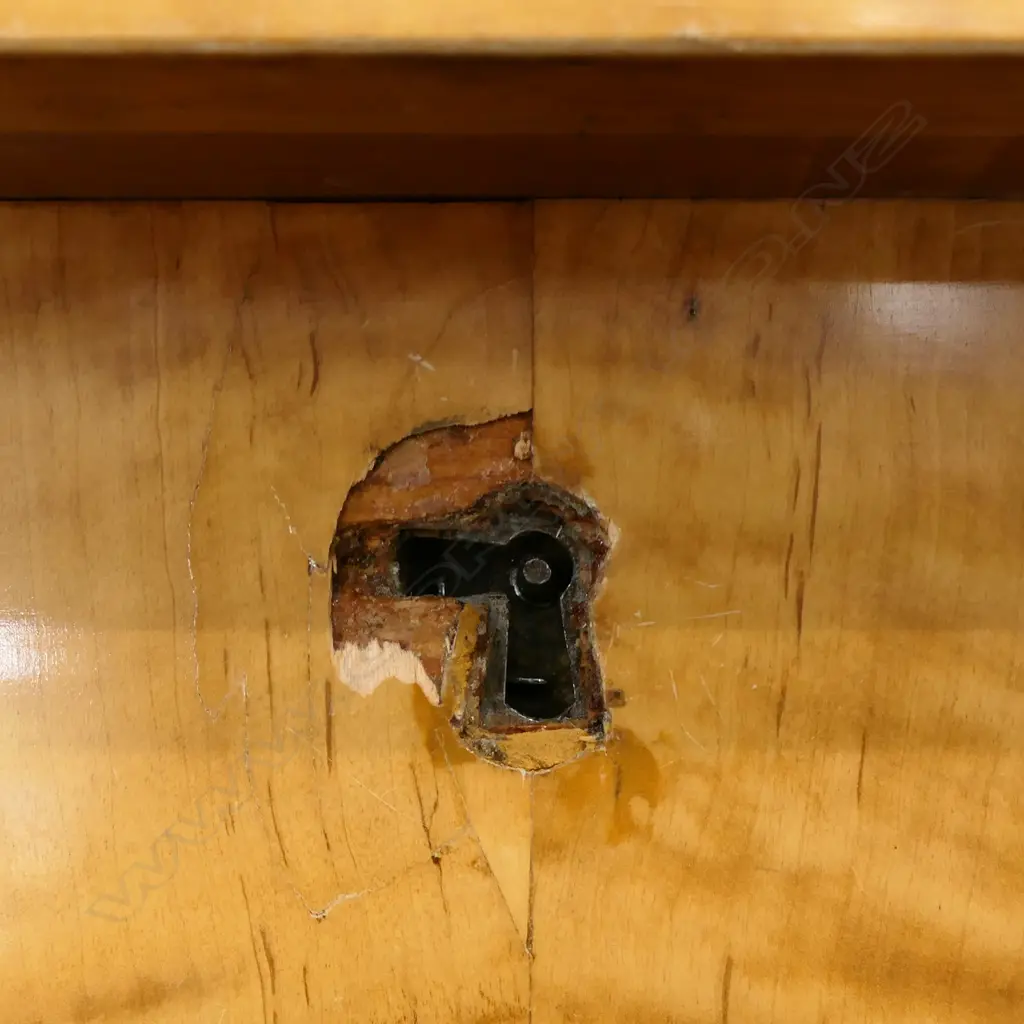 A Biedermeier birch veneer chest of drawers Image 1++