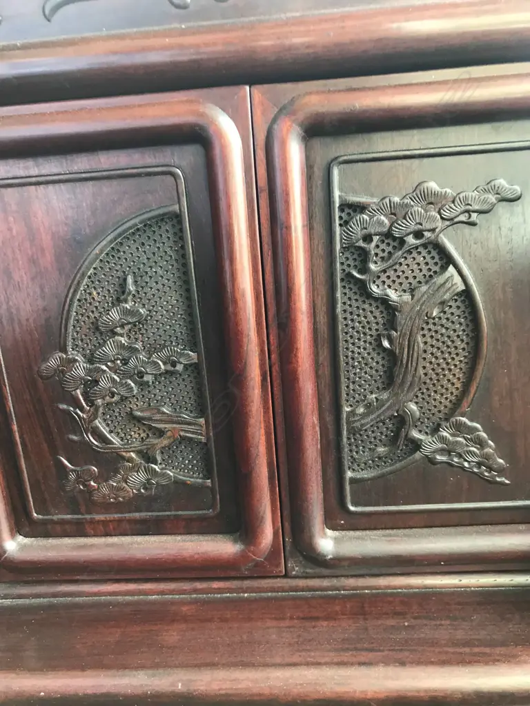 A good vintage Chinese rosewood display cabinet Image 1++
