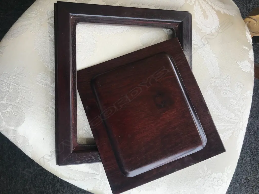 A good vintage Chinese rosewood display cabinet Image 1++