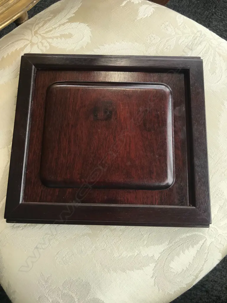 A good vintage Chinese rosewood display cabinet Image 1++