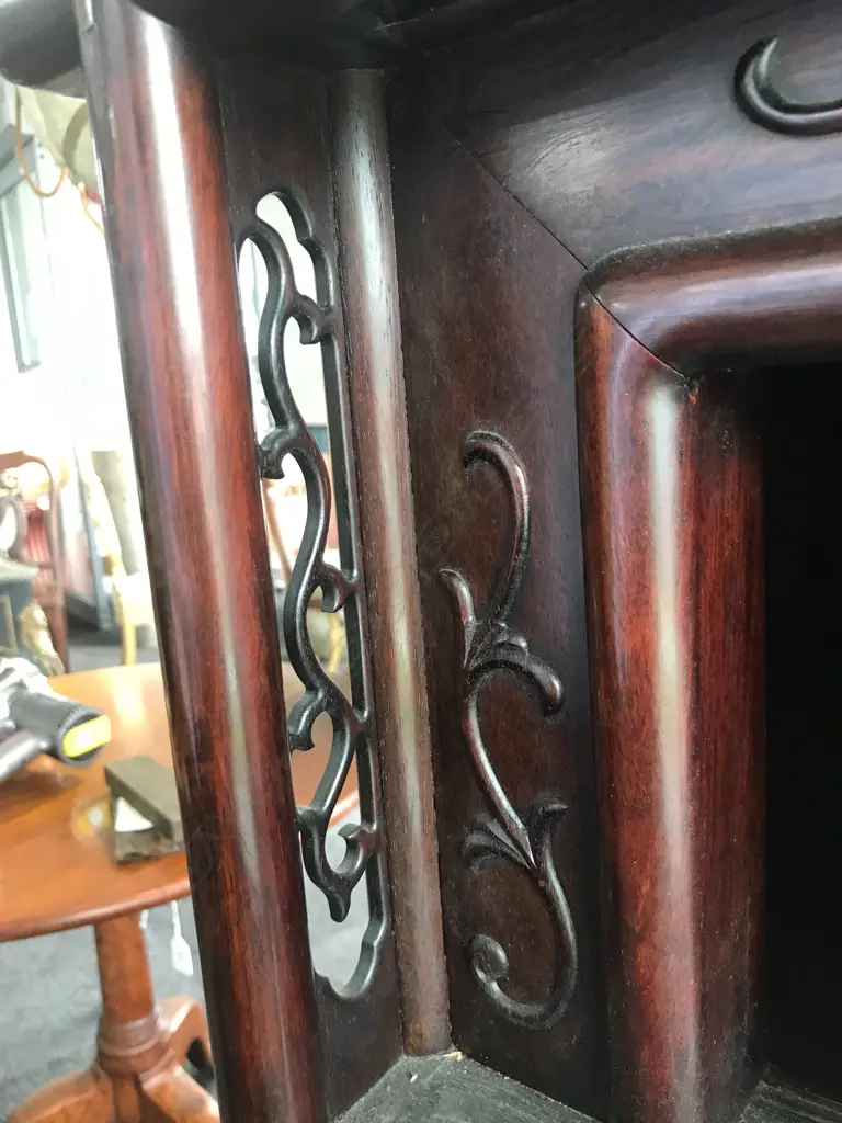 A good vintage Chinese rosewood display cabinet Image 1++