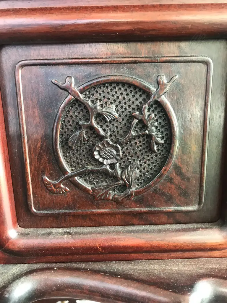 A good vintage Chinese rosewood display cabinet Image 1++