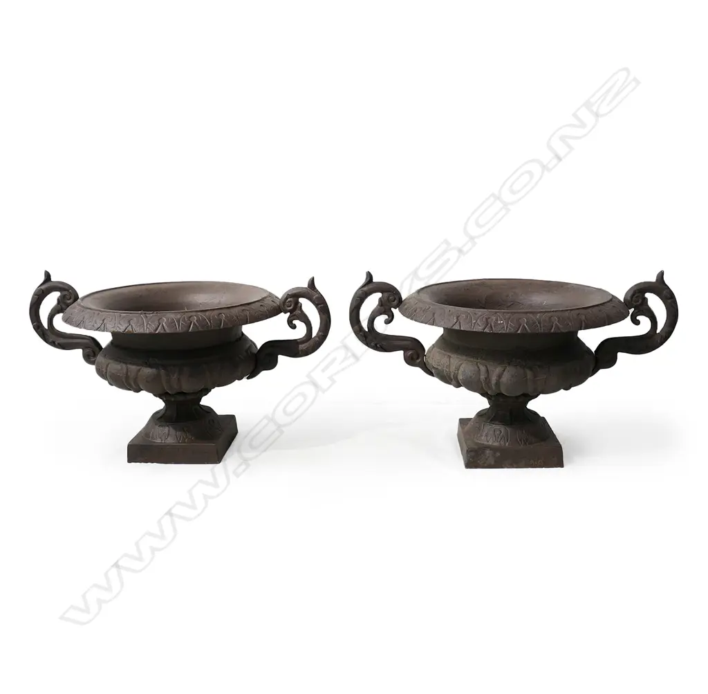 A pair of cast iron garden urns Image 1++