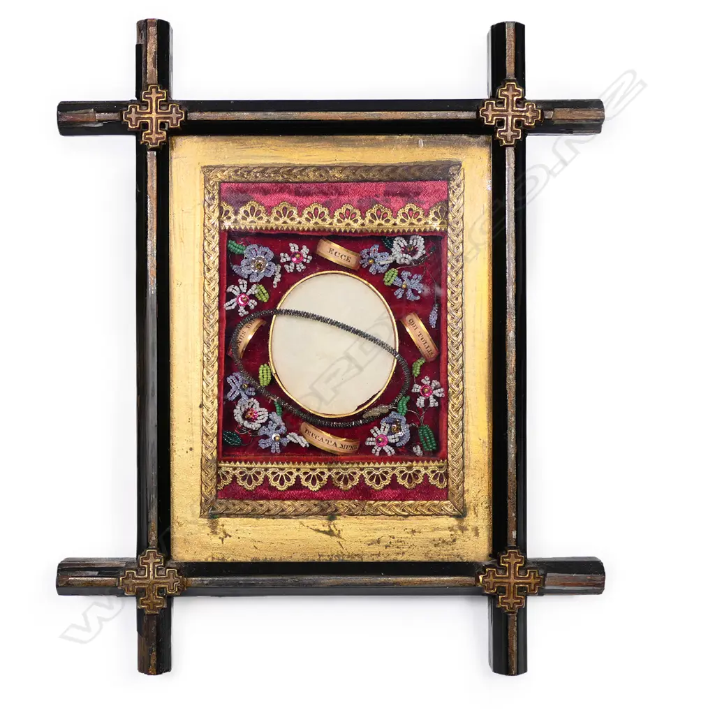 A Victorian framed holy wafer, Image 1++