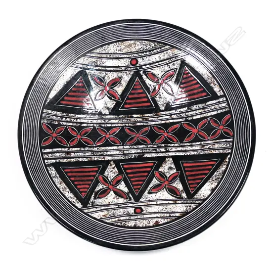 Jengis Poor ceramic large bowl, hand decorated in a tapa pattern, red, black and mottled tones. Signed and dated 2008. Dia.470mm.