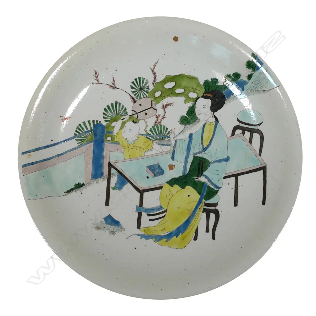 A Chinese export porcelain Vert Imari decorated large charger, decorated with a woman and child. Double blue circle mark to the back. Dia.410mm Image 1++