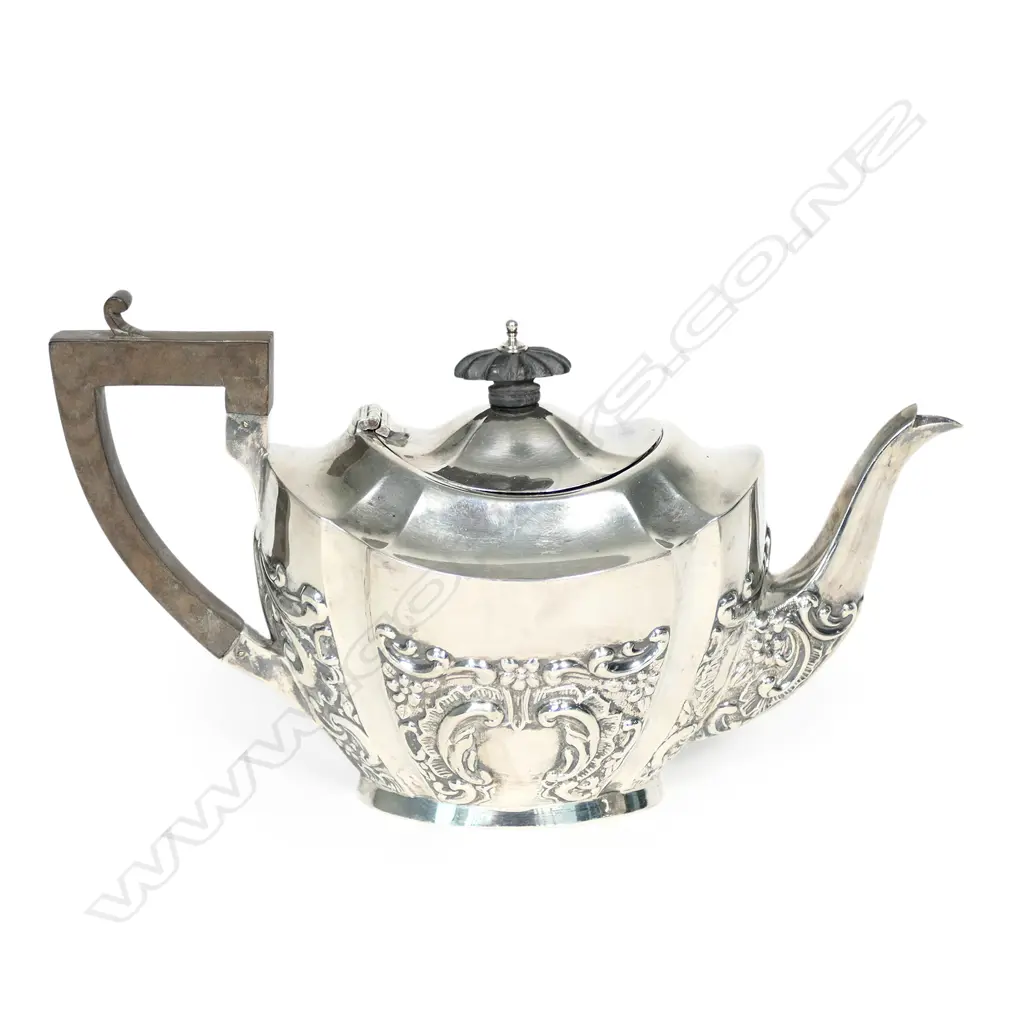 An Edwardian silver teapot, fluted oval shape with repousse decoration. Birmingham 1909 by Deakin & Francis. 300gm Image 1++