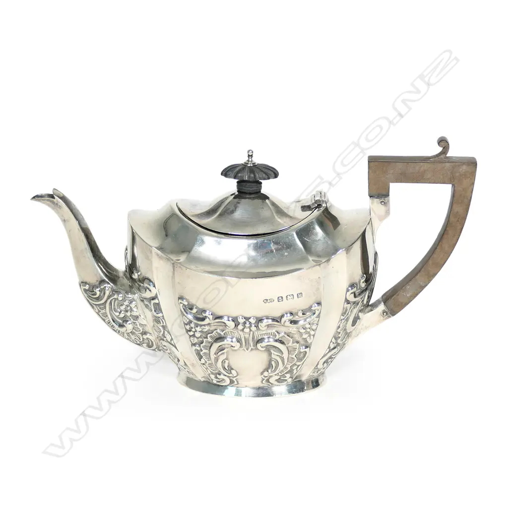 An Edwardian silver teapot, fluted oval shape with repousse decoration. Birmingham 1909 by Deakin & Francis. 300gm Image 1++