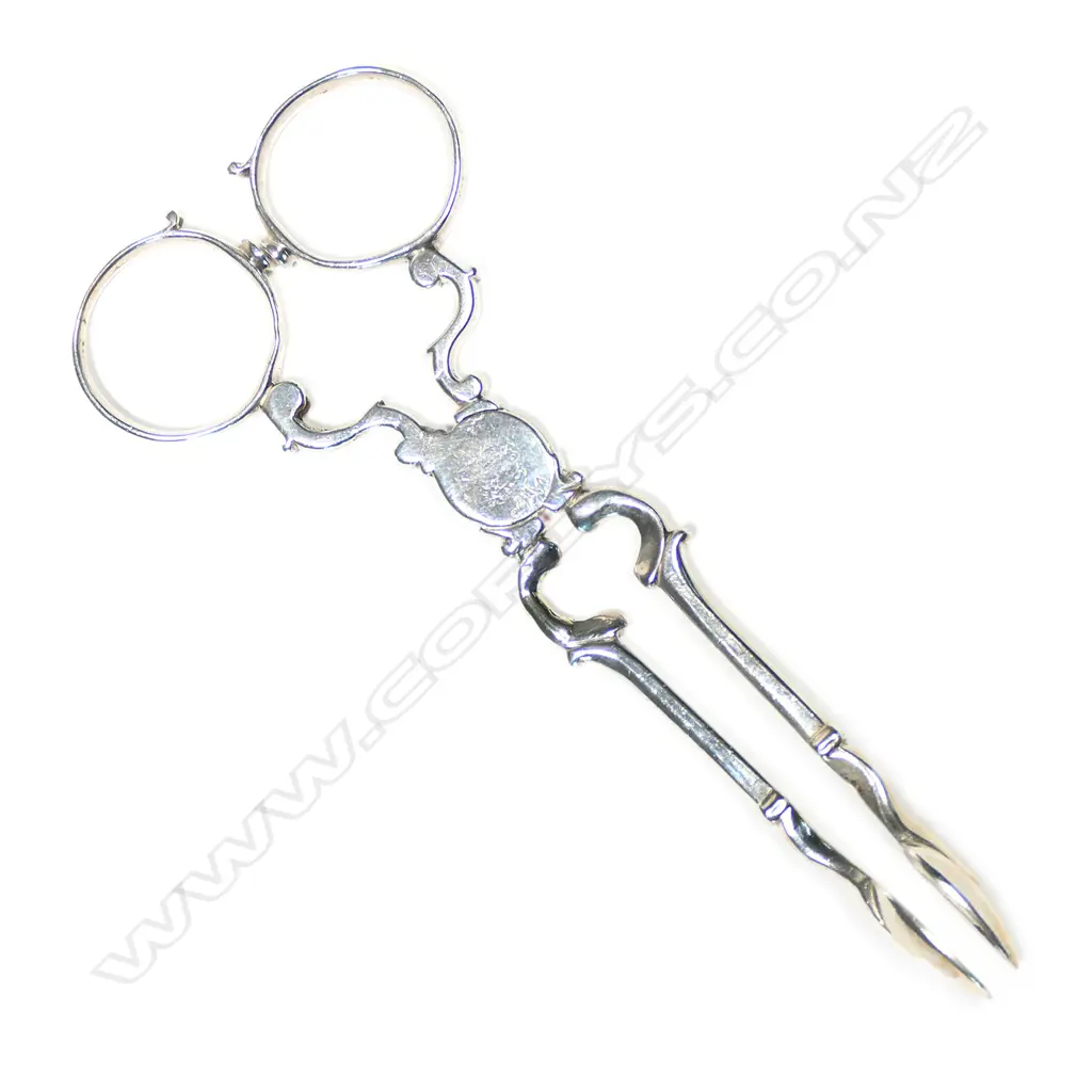A pair of early 19thC silver sugar nips (scissors) Image 1++