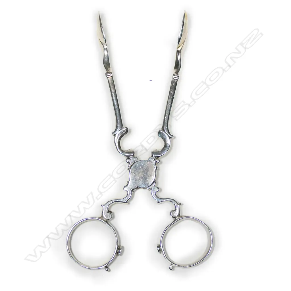 A pair of early 19thC silver sugar nips (scissors) Image 1++