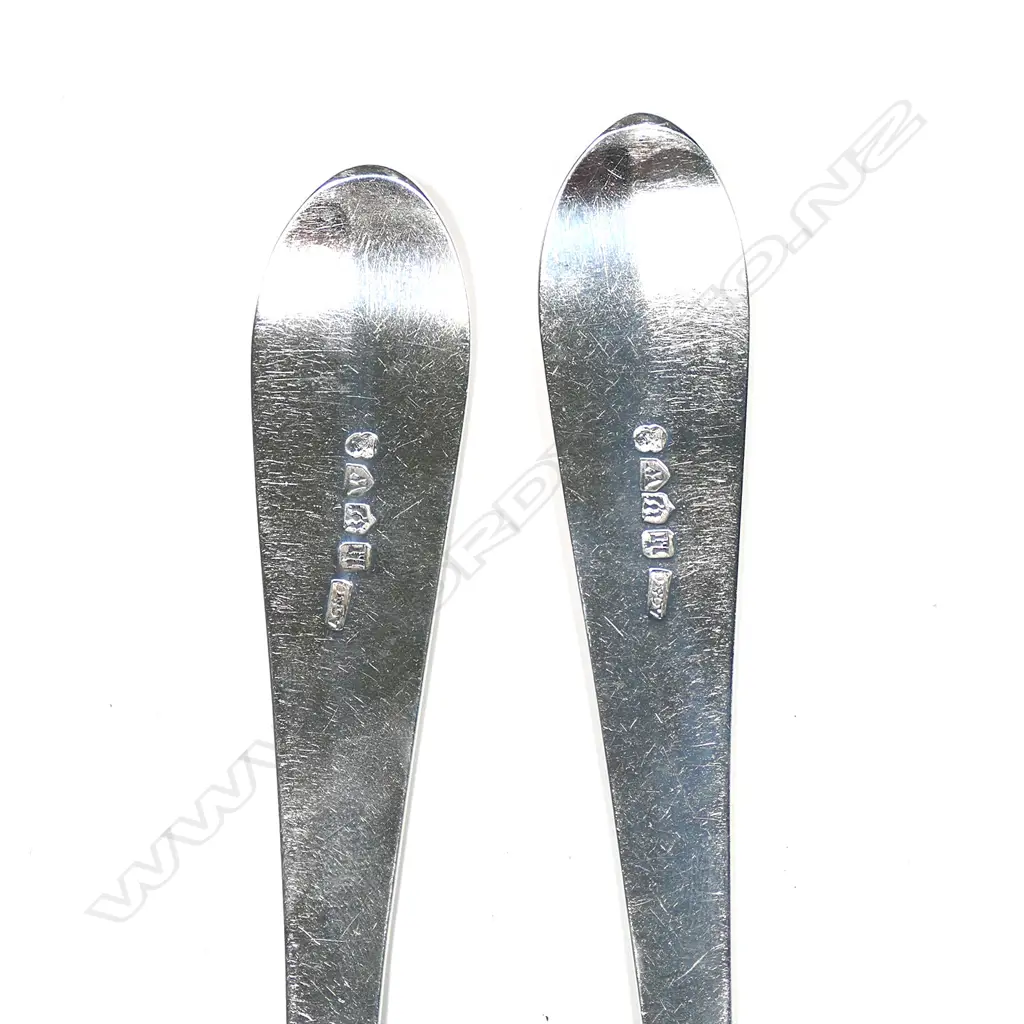 A pair of Geo III Scottish silver pie spoons Image 1++