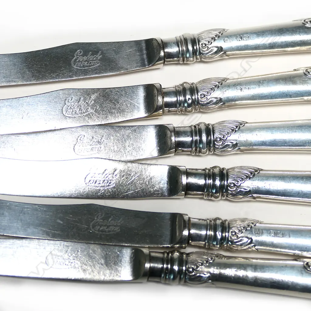 A set of six silver pâté knives, with acanthus capped pistol grip handles, silver plated blades. Sheffield 1920 by Yates Bros. Image 1++