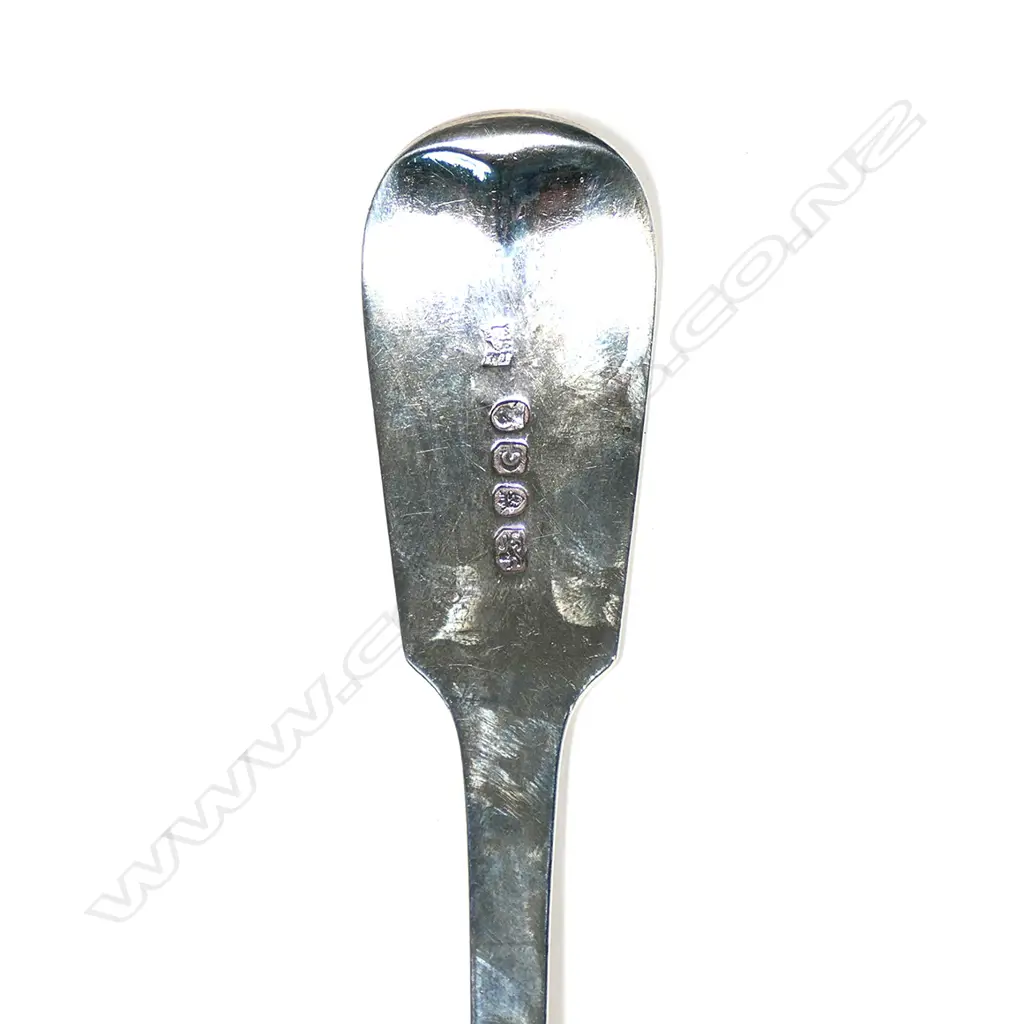 A Geo III silver fish slice, fiddle pattern with pierced blade, monogrammed. London 1802 by Perter and Ann Bateman. 141gm Image 1++