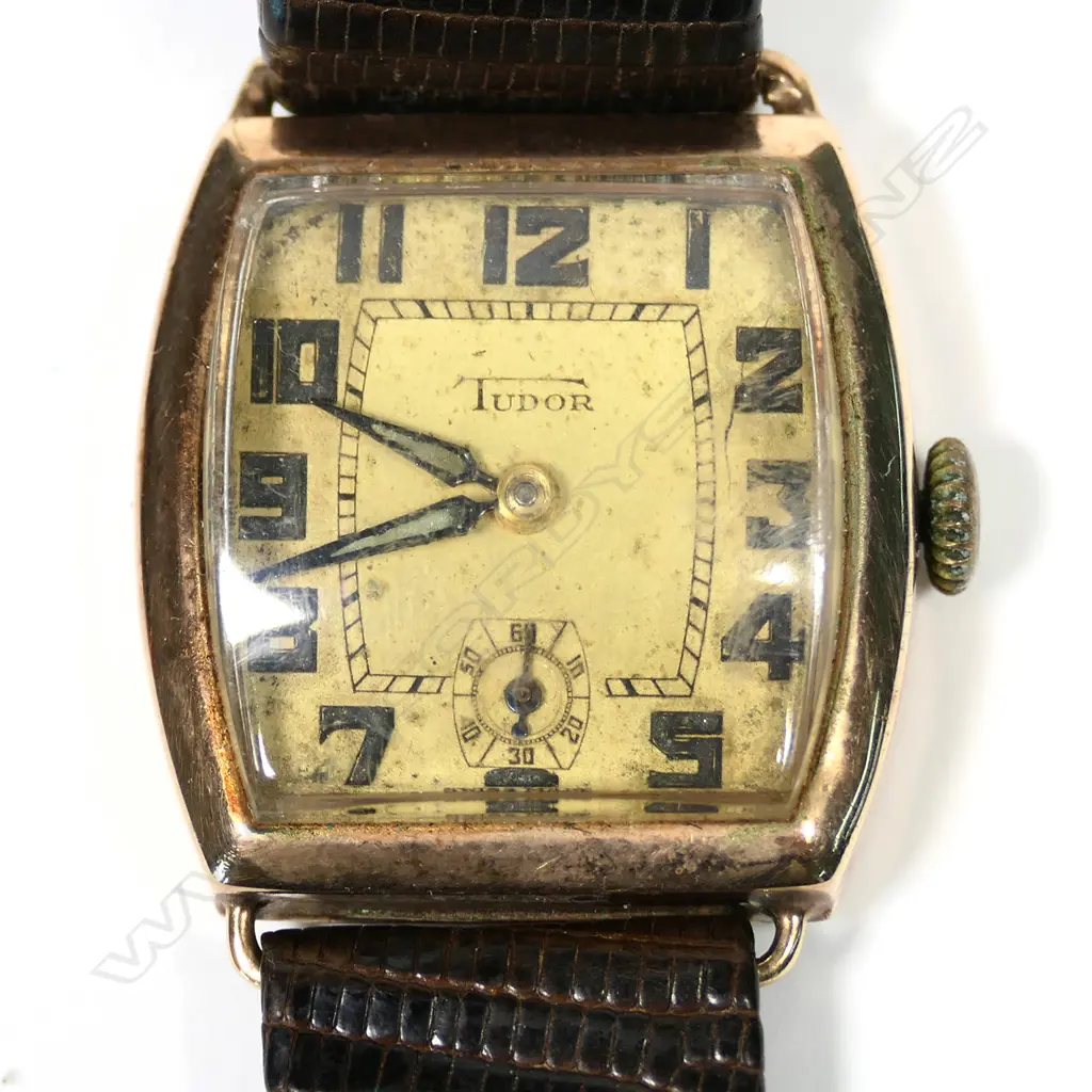 A 1940s Tudor 9ct rose gold wristwatch Image 1++