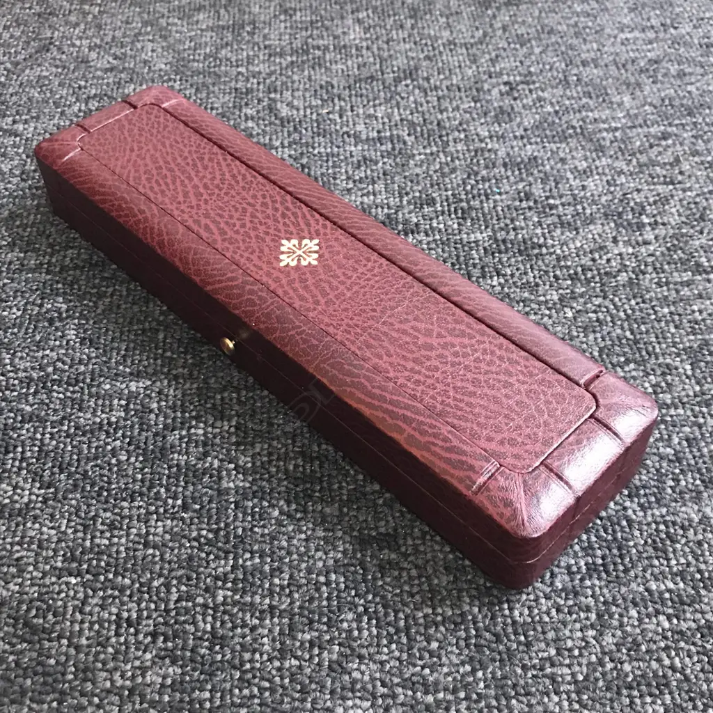 An 18ct gold Patek Philippe 'Calatrava Officier' wristwatch, ref 5022J-013 Image 1++