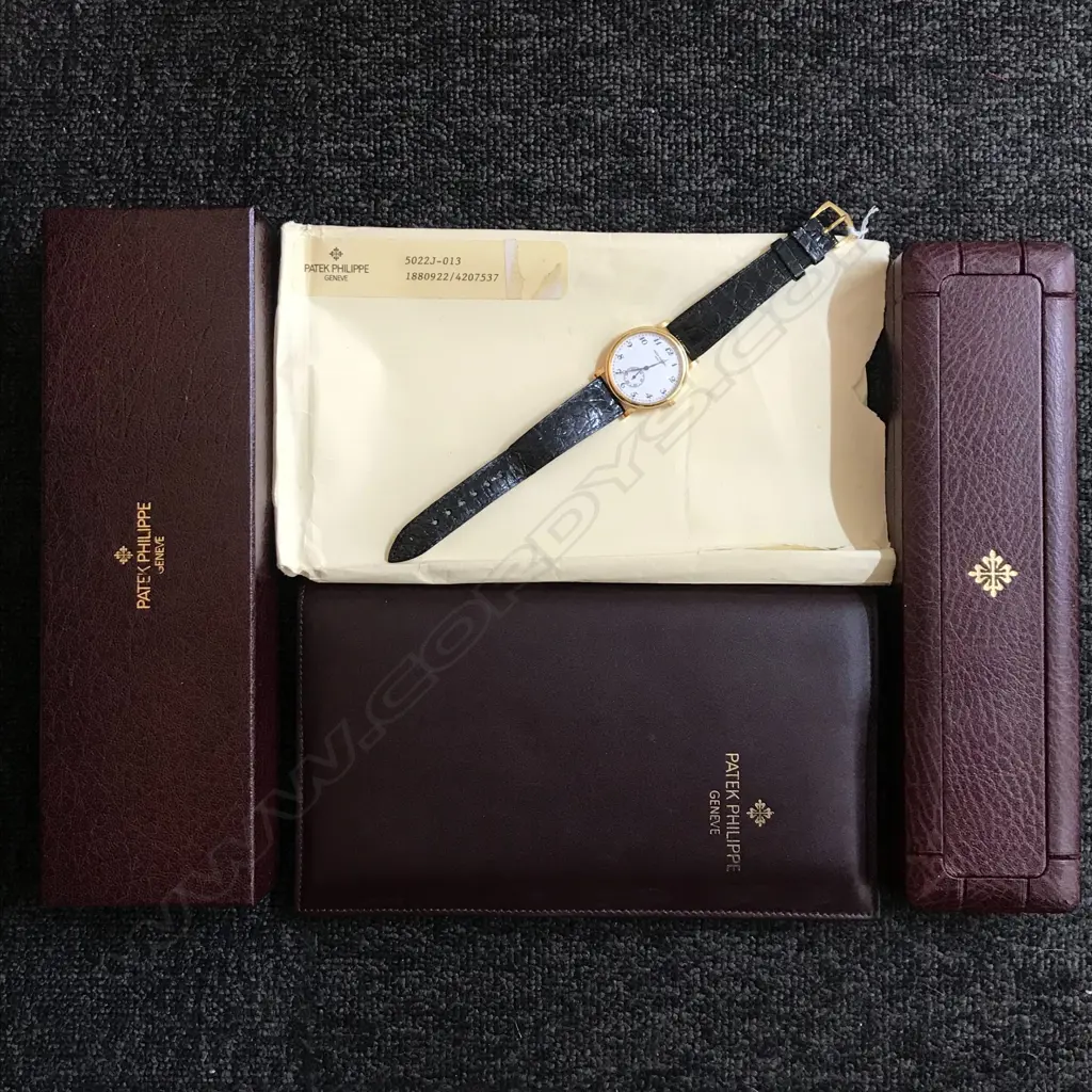 An 18ct gold Patek Philippe 'Calatrava Officier' wristwatch, ref 5022J-013 Image 1++