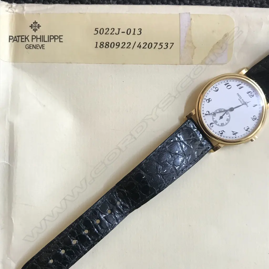 An 18ct gold Patek Philippe 'Calatrava Officier' wristwatch, ref 5022J-013 Image 1++