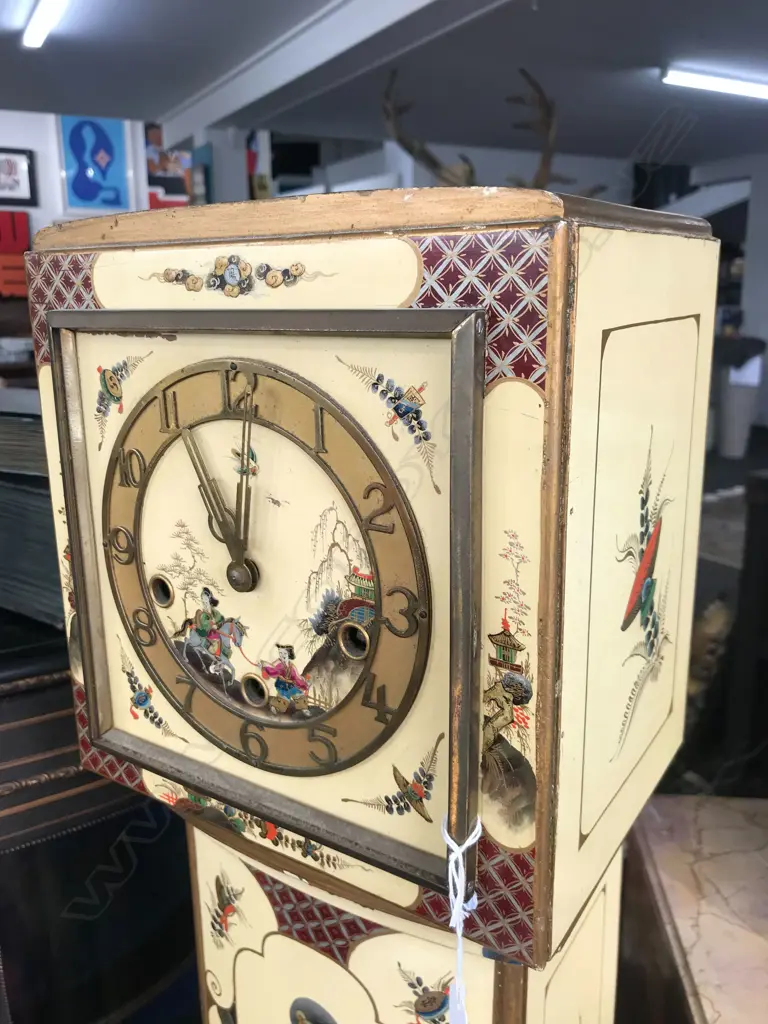 A mid-20th century chinoiserie grandmother clock Image 1++