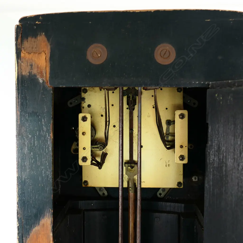 A mid-20th century chinoiserie grandmother clock Image 1++